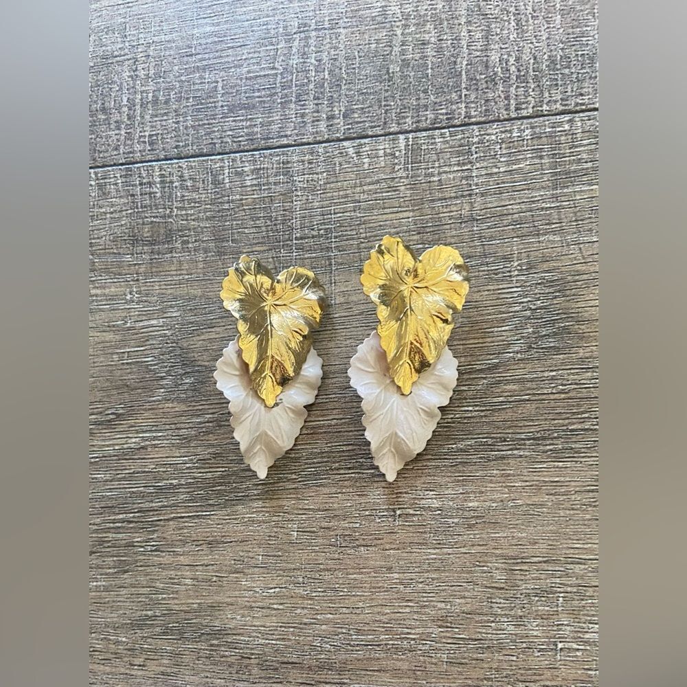 Womenโs vintage gold and white color large leaf dangle earrings